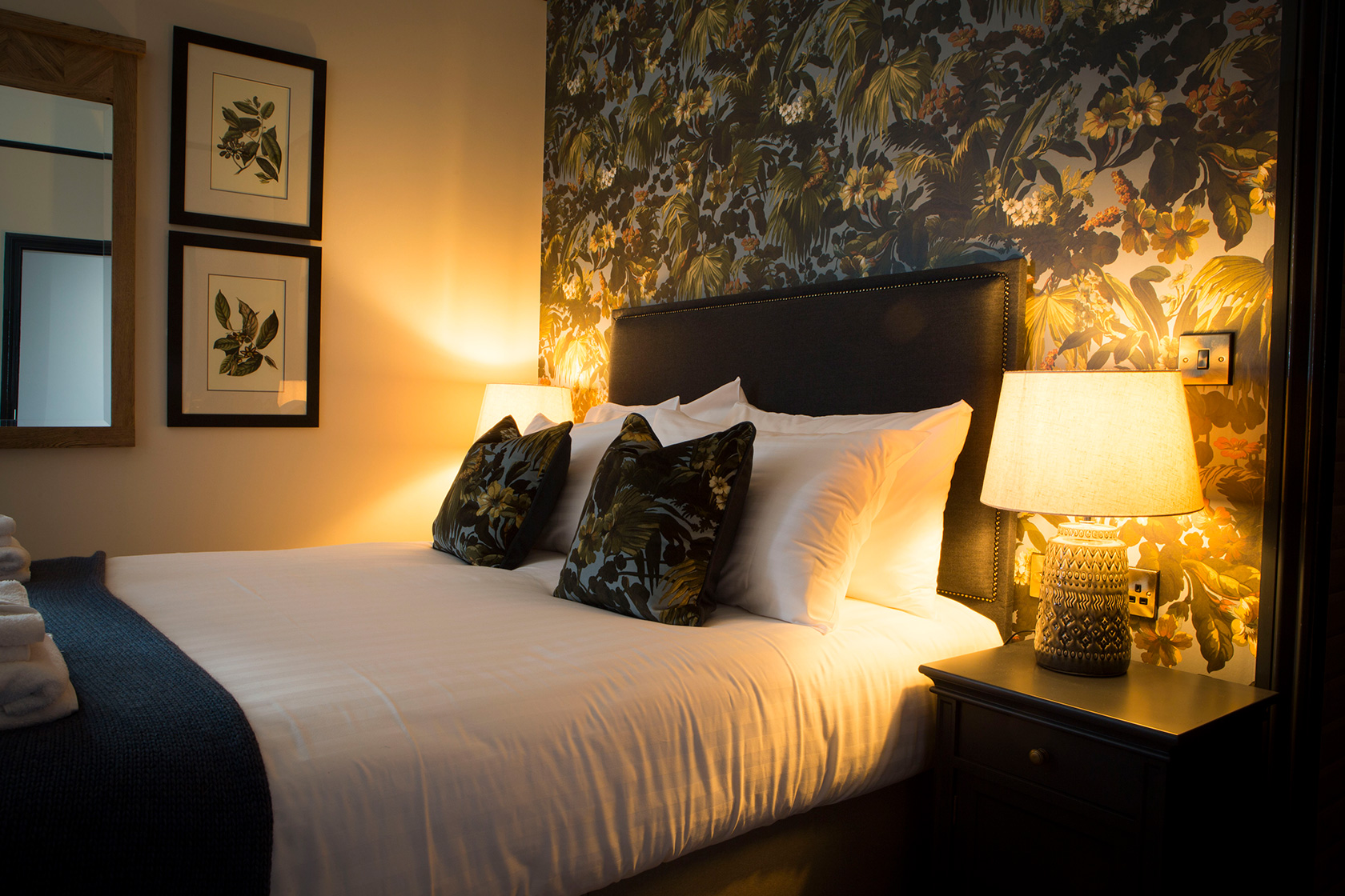 Our dog-friendly double hotel rooms offer a cosy nights stay with comfortable beds for those travelling on a lighter budget