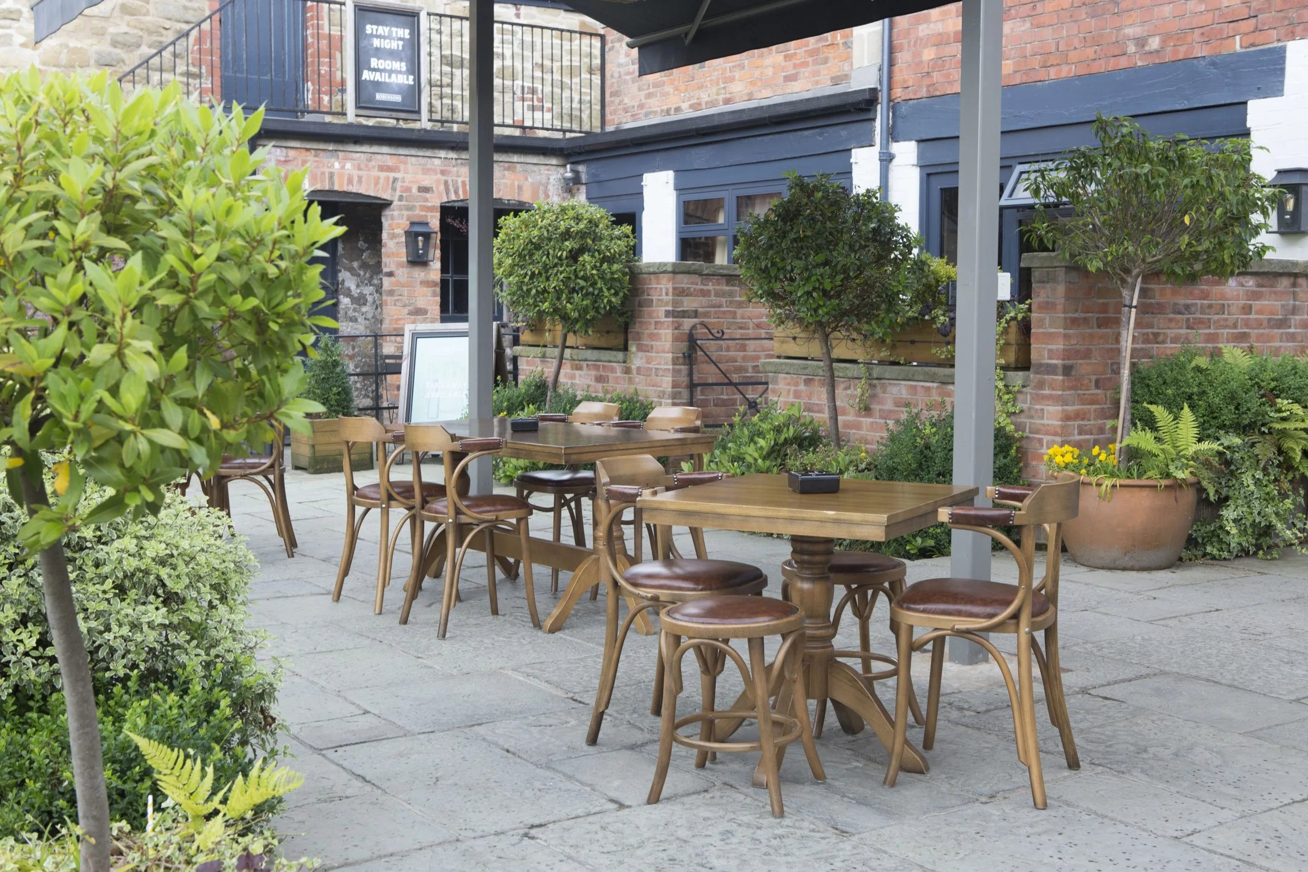 Wynnstay Arms, Courtyard